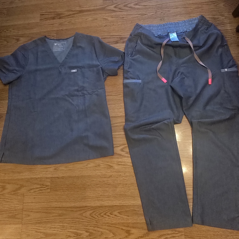 Figs Charcoal Scrub Set